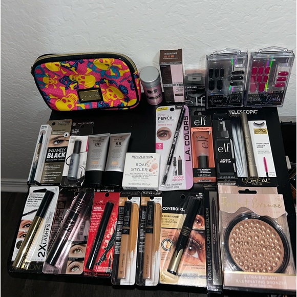 Women’s make up and accessory bundle - Picture 2 of 5